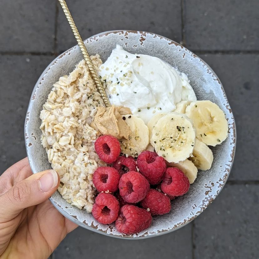 Conquer Your Mornings with Creamy Salted Cashew Butter Overnight Oats