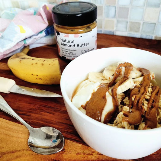 Overnight Oats: The Creamy Canvas for a Dreamy Breakfast (with a Touch of Almond Butter Magic)