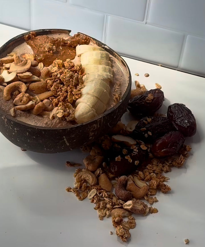 A Healthy Macro Friendly AND Delicious Smoothie Bowl in MINUTES