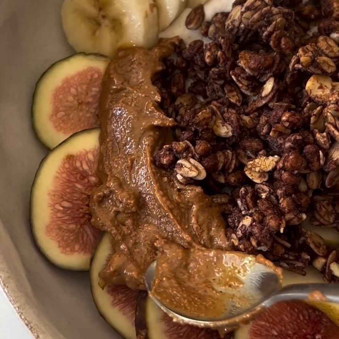 Crafting a Luxurious Yoghurt Bowl