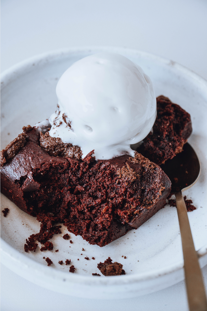 Vegan Red Velvet Brownies feat. our Almond Cacao butter